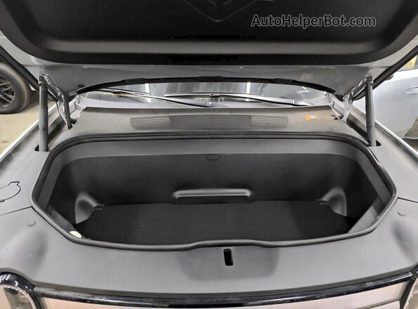 7PDSGBBA6RN045071 2024 RIVIAN R1S Silver ძრავის განყოფილების ხედი
