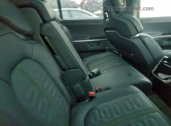 7PDSGCBA3TN077621 2026 RIVIAN R1S Gray უკანა სალონის ხედი