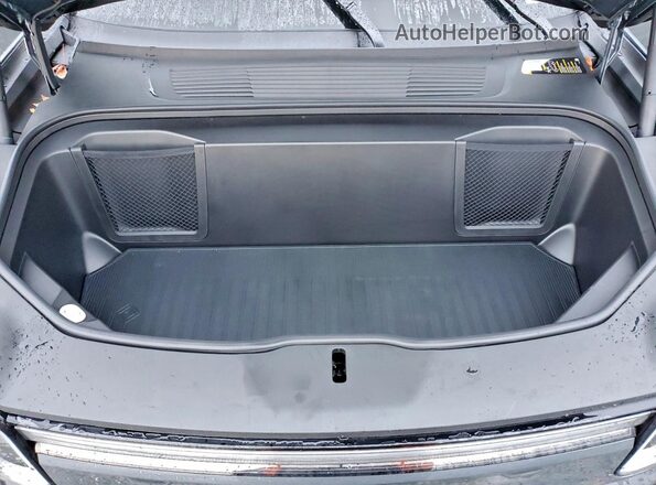 7PDSGCBA3TN077621 2026 RIVIAN R1S Gray ძრავის განყოფილების ხედი