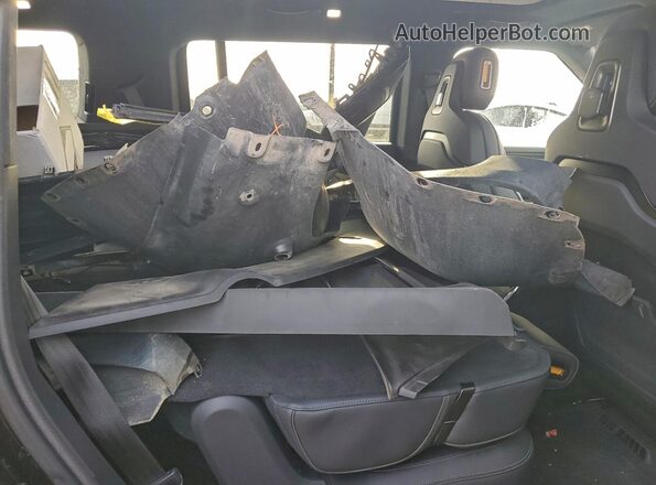 7PDSGCBA4RN032504 2024 RIVIAN R1S Black Հետևի նստատեղերի տեսք