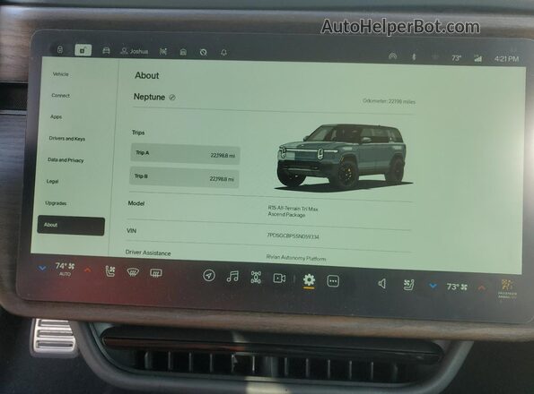 7PDSGCBP5SN059334 2025 RIVIAN R1S Gray ხელსაწყოთა პანელის ხედი
