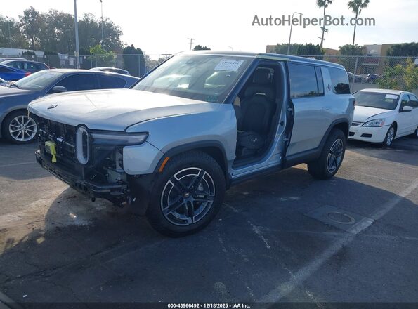7PDSGGBA6TN080102 2026 RIVIAN R1S Серебряный Передняя левая четверть