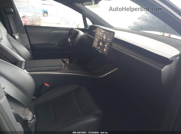 7SAXCBE50NF328651 2022 TESLA MODEL X Черный Вид салона спереди