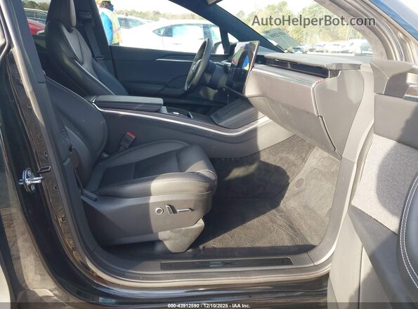7SAXCBE57RF436576 2024 TESLA MODEL X Black Սալոնի դիմացի տեսք