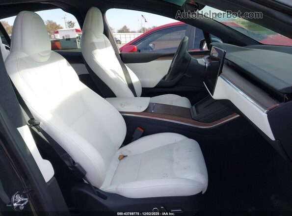 7SAXCBE5XSF462160 2025 TESLA MODEL X Black Vista interior delantera