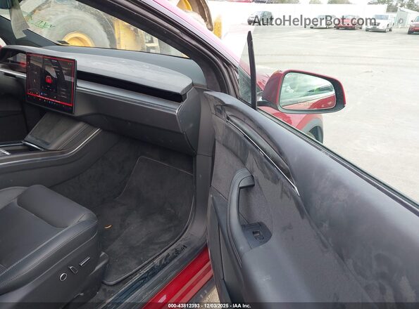 7SAXCBE61SF470043 2025 TESLA MODEL X Red Front interior view