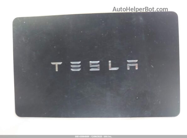 7SAXCBE65NF356647 2022 TESLA MODEL X Gray Widok deski rozdzielczej