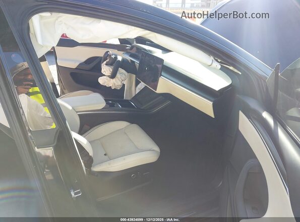 7SAXCBE66PF405910 2023 TESLA MODEL X Black Widok wnętrza z przodu
