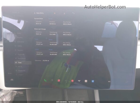7SAXCBE66RF456066 2024 TESLA MODEL X Red Widok tylnych siedzeń