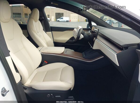 7SAXCDE58NF349792 2022 TESLA MODEL X Белый Вид салона спереди
