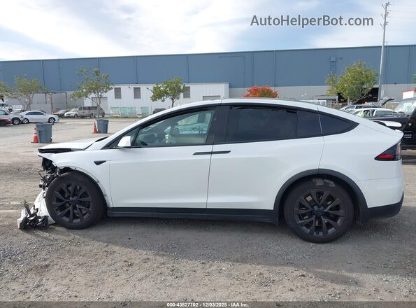 7SAXCDE58NF349792 2022 TESLA MODEL X Белый Вид задней части салона