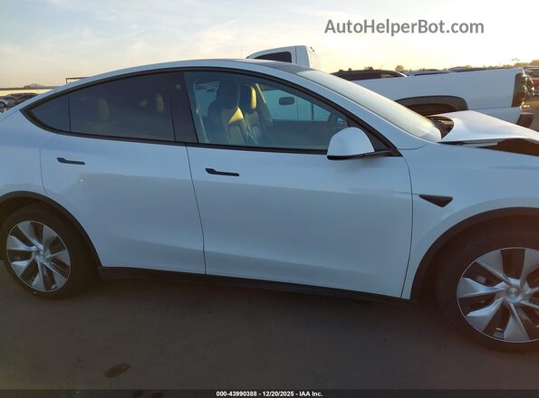 7SAYGAEE4NF490494 2022 TESLA MODEL Y Белый Вид задней части салона