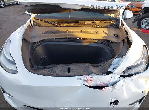 7SAYGAEE4NF490494 2022 TESLA MODEL Y Белый Вид сзади