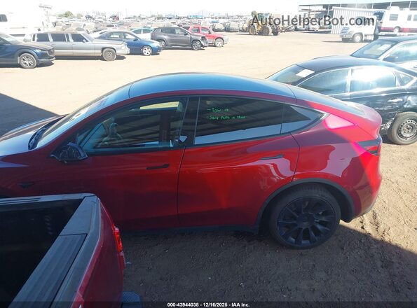 7SAYGAEE4RF092109 2024 TESLA MODEL Y Red 360 interior view