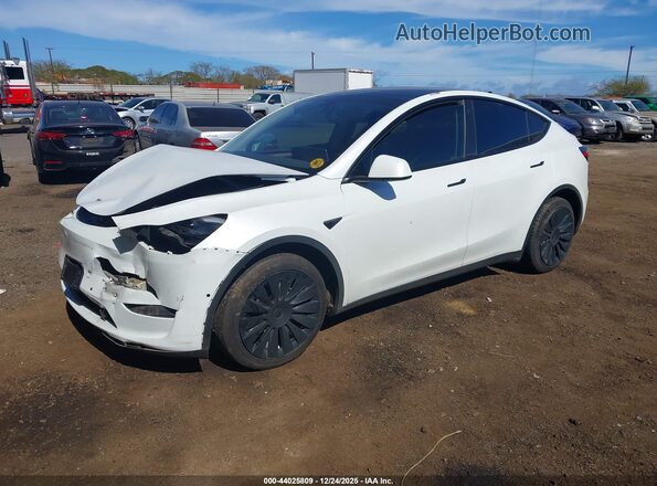 7SAYGAEE8NF540779 2022 TESLA MODEL Y White Передня ліва чверть
