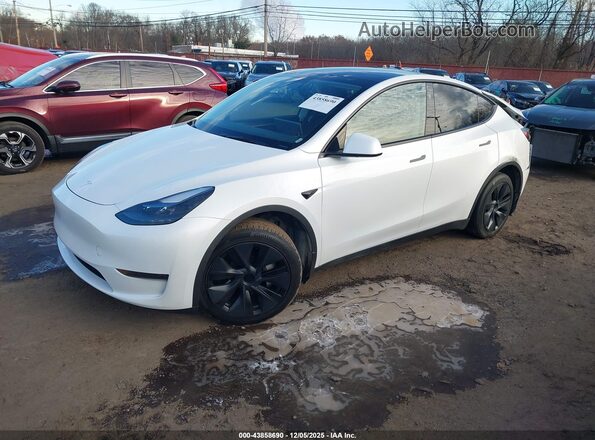 7SAYGDED2RF160531 2024 TESLA MODEL Y White Front left