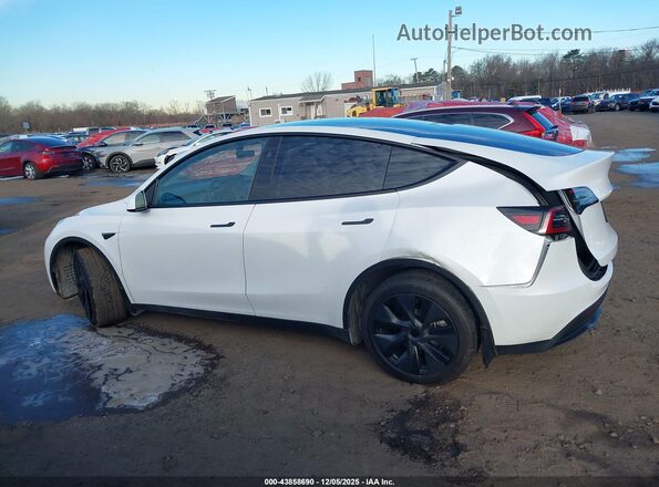 7SAYGDED2RF160531 2024 TESLA MODEL Y White 360 interior view