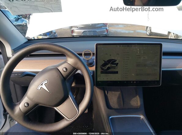 7SAYGDED2RF160531 2024 TESLA MODEL Y White 