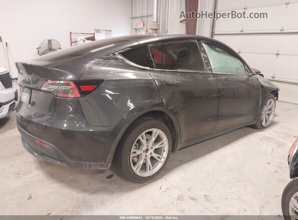 7SAYGDED3RF054296 2024 TESLA MODEL Y Gray Հետևի աջ