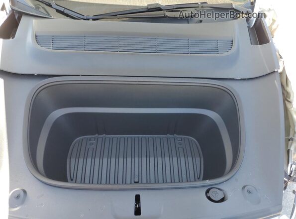 7SAYGDED3TF404582 2026 TESLA MODEL White ძრავის განყოფილების ხედი