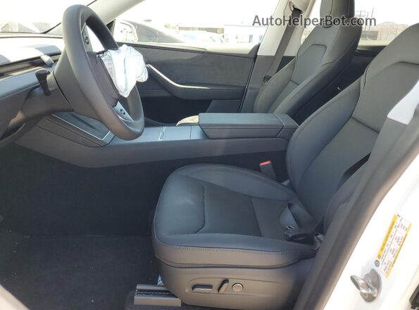 7SAYGDED3TF404582 2026 TESLA MODEL White წინა სალონის ხედი