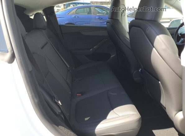 7SAYGDED3TF404582 2026 TESLA MODEL White უკანა სალონის ხედი