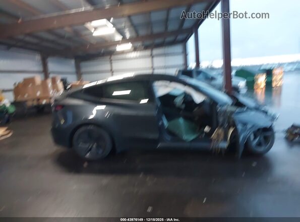 7SAYGDED4TA589268 2026 TESLA MODEL Y Gray ხელსაწყოთა პანელის ხედი