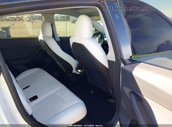 7SAYGDED5RF095433 2024 TESLA MODEL Y White VIN sticker view