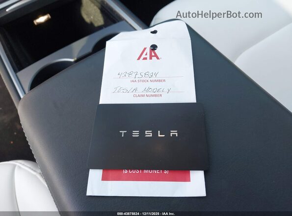 7SAYGDED5RF095433 2024 TESLA MODEL Y White Dashboard view