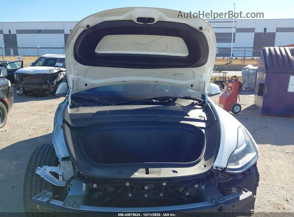 7SAYGDED5RF095433 2024 TESLA MODEL Y White Rear view