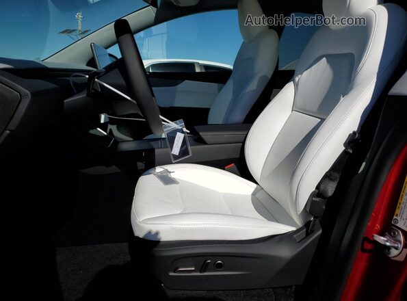 7SAYGDED7TF454711 2026 TESLA MODEL Red Vista interior delantera