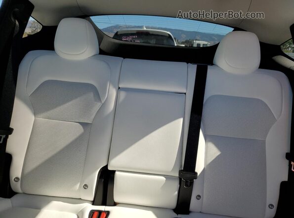 7SAYGDED7TF454711 2026 TESLA MODEL Red Vista de los asientos traseros