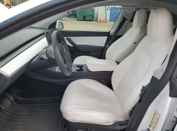 7SAYGDEE0NF309229 2022 TESLA MODEL Белый Вид салона спереди