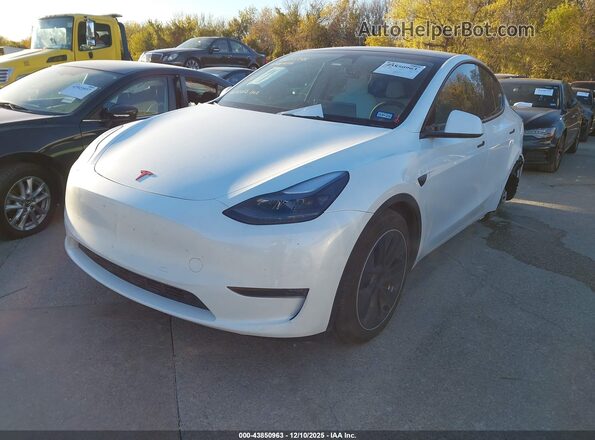 7SAYGDEE0RA252906 2024 TESLA MODEL Y Белый Передняя левая четверть