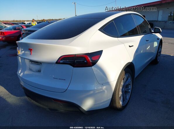 7SAYGDEE0RA252906 2024 TESLA MODEL Y Белый Задняя правая четверть