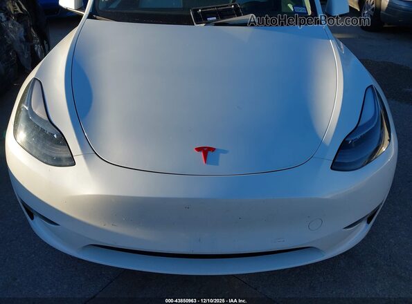 7SAYGDEE0RA252906 2024 TESLA MODEL Y Белый Вид сзади