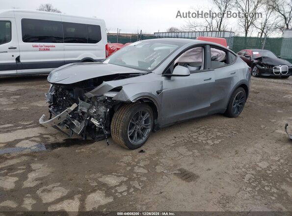 7SAYGDEE0SA338433 2025 TESLA MODEL Y Gray Передня ліва чверть