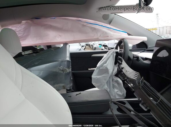 7SAYGDEE0SA338433 2025 TESLA MODEL Y Gray Вид салону спереду