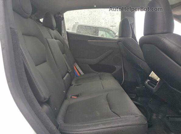 7SAYGDEE0TA492545 2026 TESLA MODEL White Вид задньої частини салону