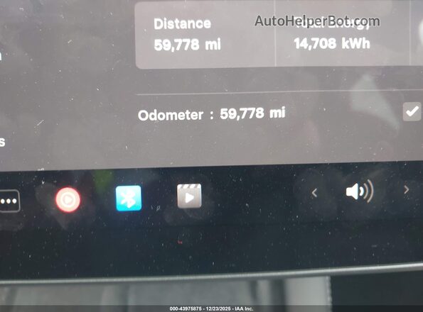 7SAYGDEE1PA117401 2023 TESLA MODEL Y White Widok tylnych siedzeń