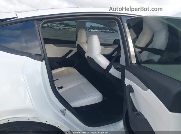 7SAYGDEE1TF368741 2026 TESLA MODEL Y White Вид наклейки з VIN-кодом