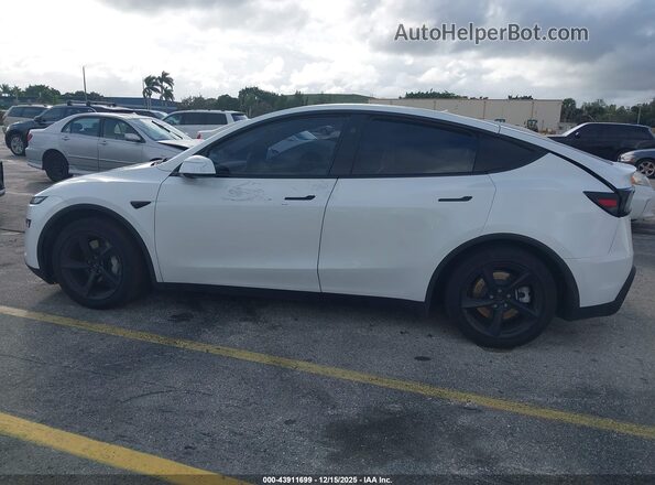 7SAYGDEE1TF368741 2026 TESLA MODEL Y White Панорамний вид салону 360°