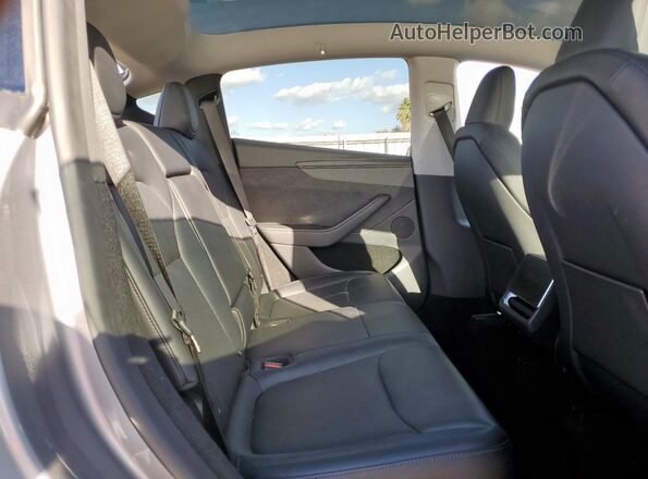 7SAYGDEE2TA381284 2026 TESLA MODEL Y Gray Հետևի նստատեղերի տեսք