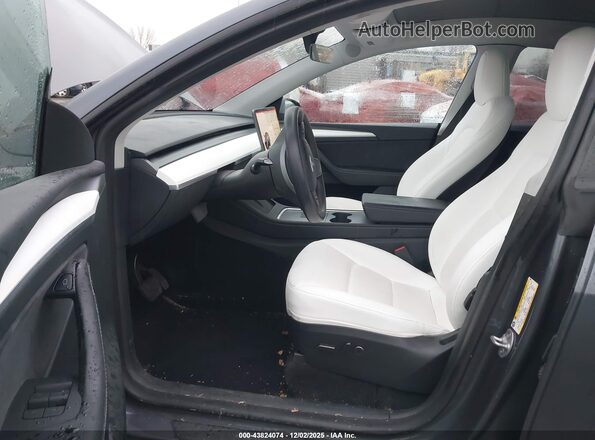 7SAYGDEE3PF754504 2023 TESLA MODEL Y Gray Вид салону спереду