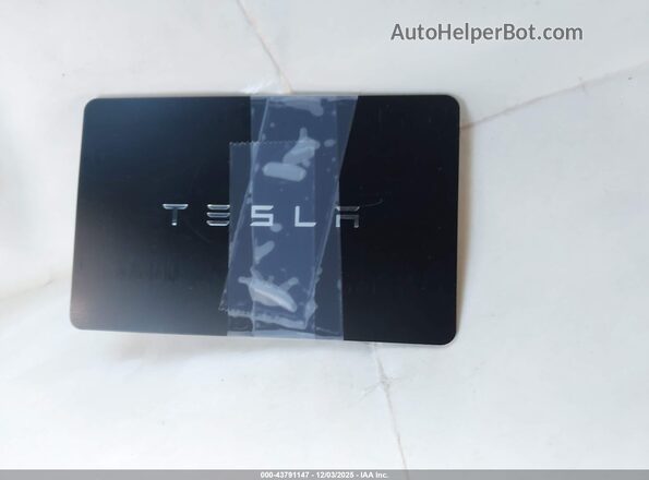 7SAYGDEE3RF185141 2024 TESLA MODEL Y Белый Вид панели приборов
