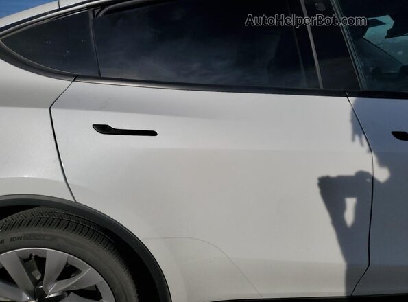 7SAYGDEE3TF327334 2026 TESLA MODEL White Widok tylnych siedzeń