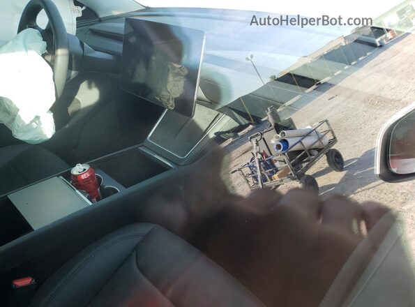 7SAYGDEE3TF327334 2026 TESLA MODEL White Widok deski rozdzielczej