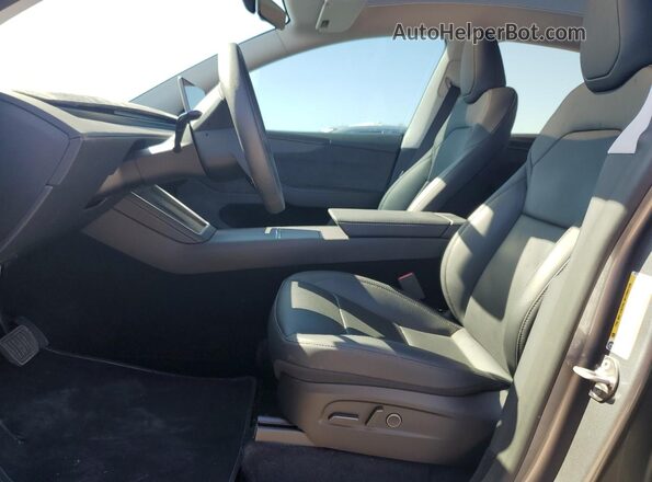 7SAYGDEE3TF327723 2026 TESLA MODEL Gray წინა სალონის ხედი