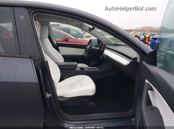 7SAYGDEE4NF430216 2022 TESLA MODEL Y Gray Вид салону спереду