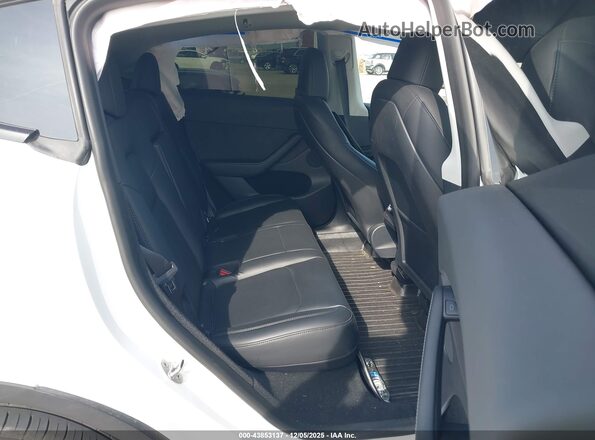 7SAYGDEE4PA045903 2023 TESLA MODEL Y White VIN կոդի պիտակի տեսք